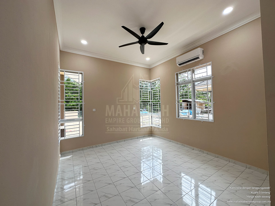 Bilik Tidur Utama Banglo Mampu Milik PT3249 MDH03 Villa Danniell (Type) Tebing Tinggi Tanah Merah