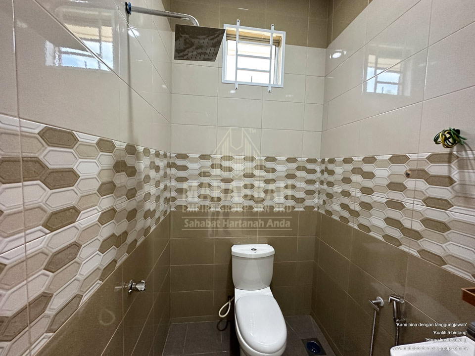 Bilik Air Utama Banglo Mampu Milik PT3249 MDH03 Villa Danniell (Type) Tebing Tinggi Tanah Merah