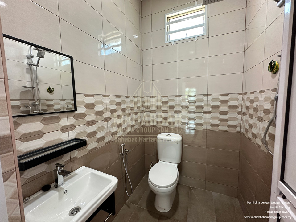 Bilik Air Utama Rumah Banglo Villa Sophia (Type A) di Kelewek Tanah Merah