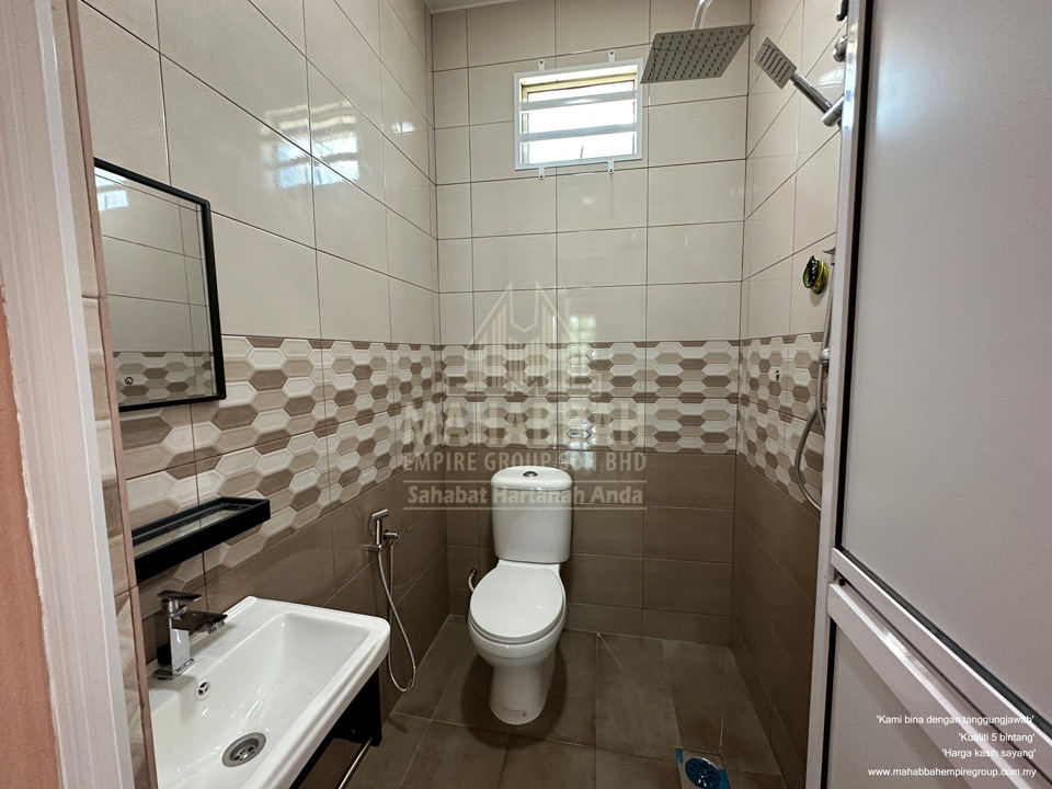 Bilik Air Utama Rumah Banglo Villa Sophia (Type A) di Kelewek Tanah Merah